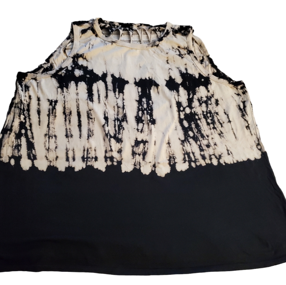 New Size 3 torrid sleeveless tie  dye shirt